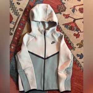 Nike Boys Tech Sweatshirt, cream and light blue, size XL